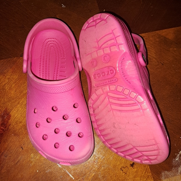 Sz 4 luscious pink CROCS 🌸 - Picture 5 of 5